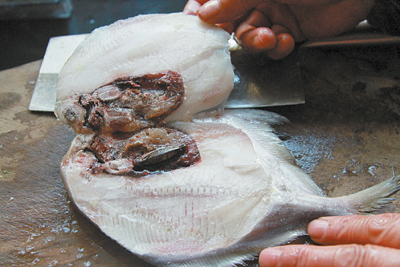 宁波菜场现腹藏铅块鲳鱼 源头初步锁定路林水