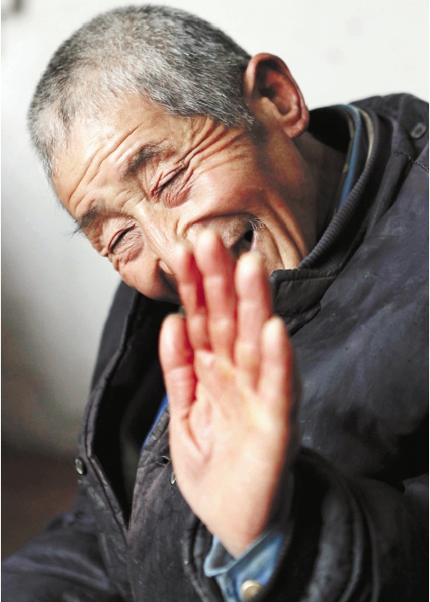 感动嘉兴 老太马路上摔倒67岁乞讨大爷搀扶