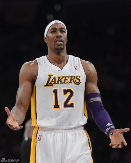 霍华德重申不会摘掉发带:张伯伦戴着拿过100分