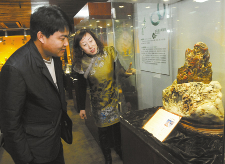 总价近3亿元的鸡血石亮相宁波上品艺术馆翡翠玉石精品展