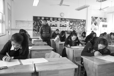 华茂外国语学校289位教师参加期末考-期末考试