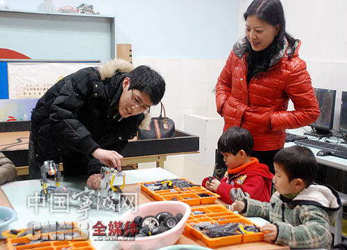 宁波恩美福利院小朋友收到新年礼物-恩美福利