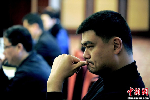 政协委员姚明亮相上海 赴北京参加全国两会(图)
