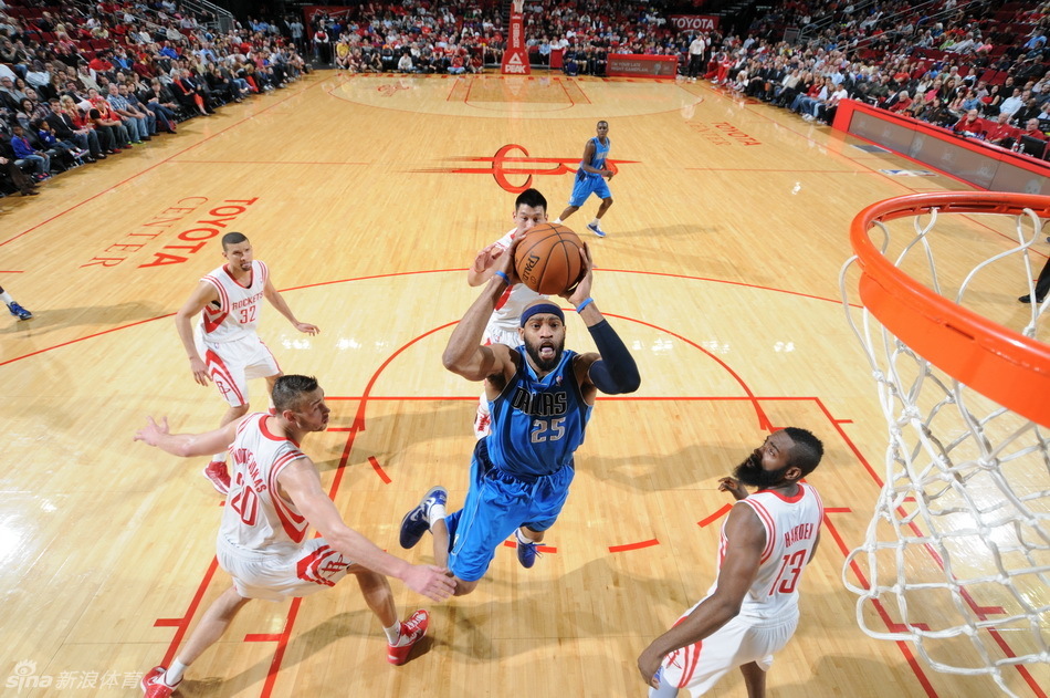 林书豪21+9火箭主场大胜 麦蒂场边助阵-林书豪