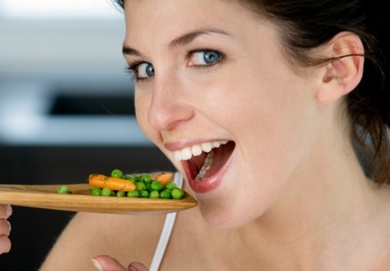 春季让女性既养颜又护眼的食品(图)-利小便,胃