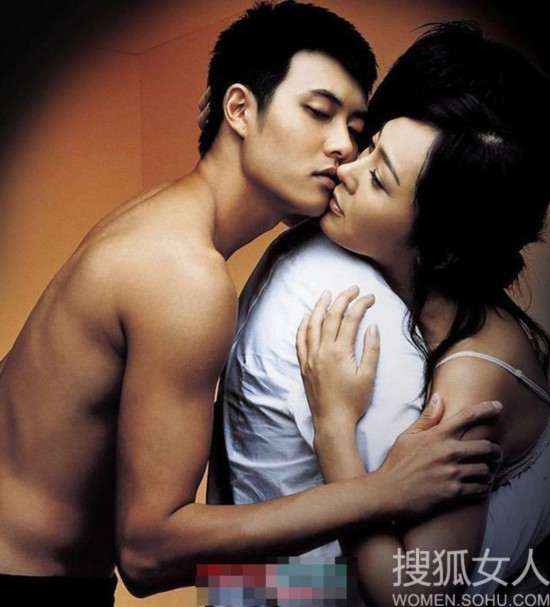女人这样睡觉