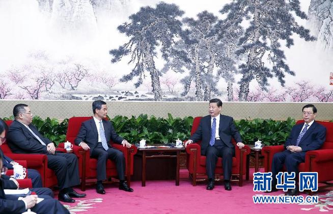 （XHDW）（1）习近平会见梁振英、崔世安 