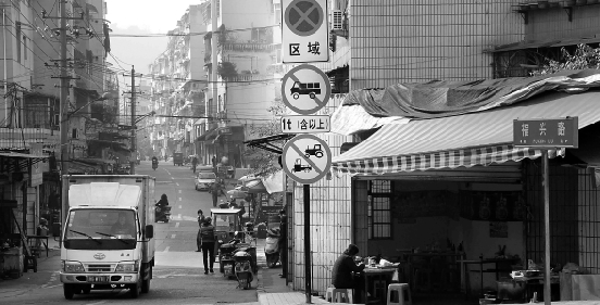 货车出入小区多次举报不处理 兰溪市民状告交