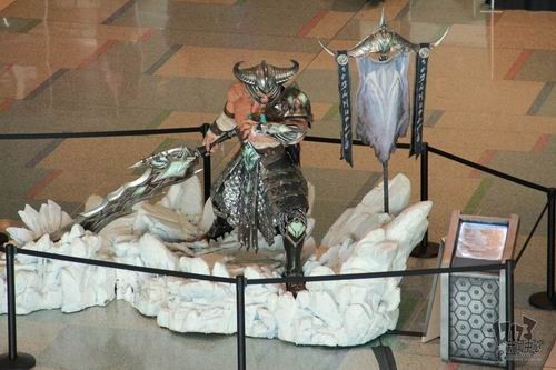 PAX现场掠影 真人大小霸气蛮王瑞兹雕像抢眼