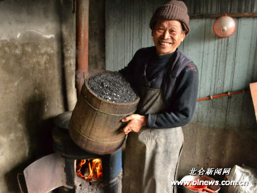 小港东岗碶村顾家:黑饭麻糍飘清香-乌饭树叶,天