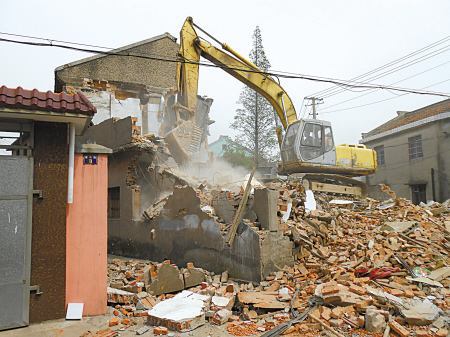 危房随时会倒塌 地税局要求住户搬离 住户就是