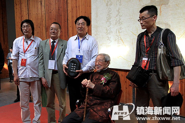 蒋思豫百岁书法展在宁波美术馆举行