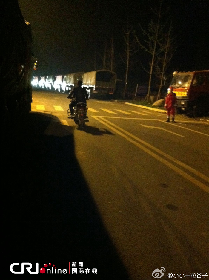 记者地震灾区见闻:入夜 依旧一片光亮(高清组图)