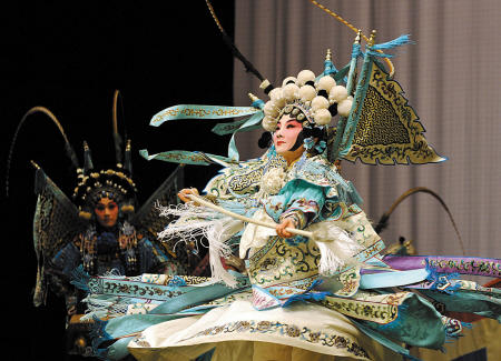 全本京剧《杨门女将》上演 让传统戏迷过足戏
