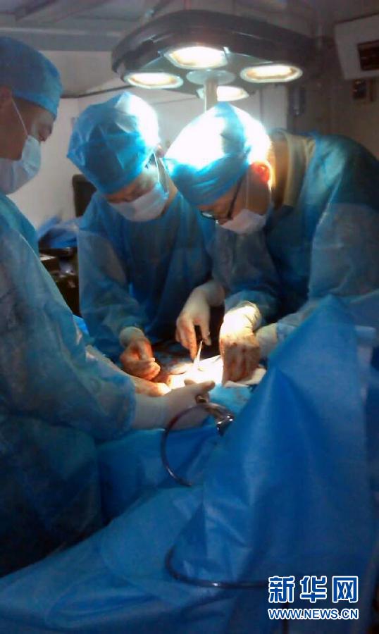 夫妻军医地震灾区携手救援