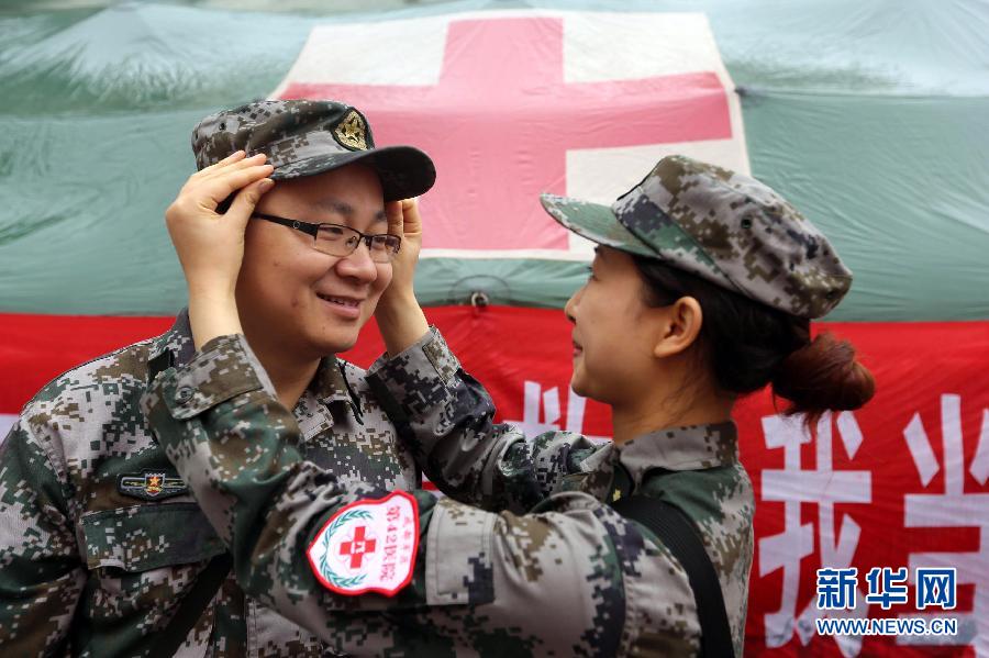 夫妻军医地震灾区携手救援