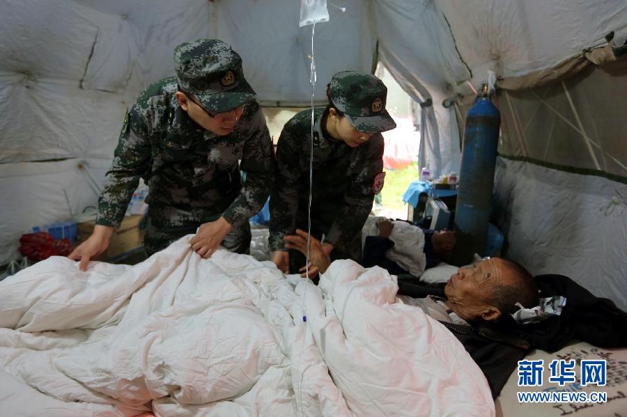 夫妻军医地震灾区携手救援
