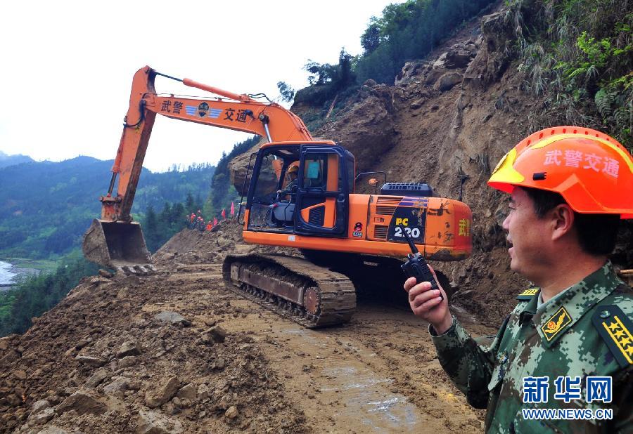 雅安地震灾区主要道路全线抢通