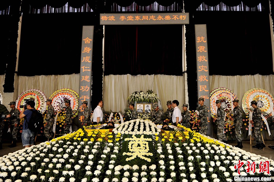 �ͱ�«ɽ�����������սʿ