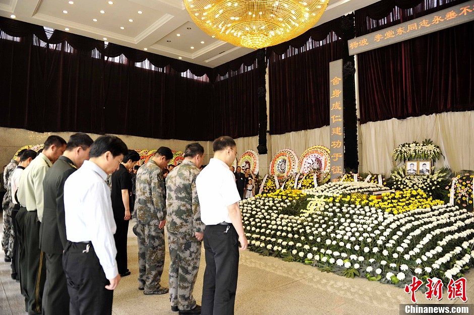 �ͱ�«ɽ�����������սʿ