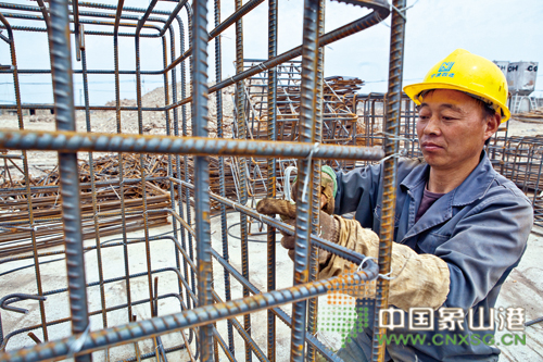 中石化动建“三连跨”联合厂房
