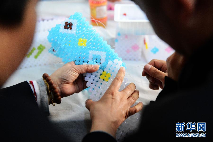 中国梦 我的梦:肢残教师编织“助残梦”