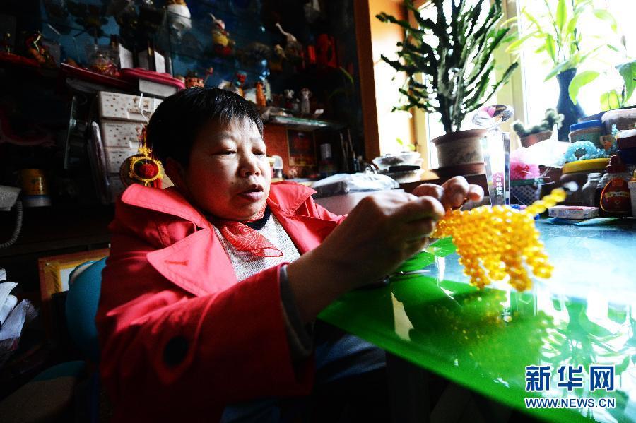 中国梦 我的梦：肢残教师编织“助残梦”