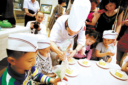 餐饮业 大众化 转型见效 客流量和餐费收入回升