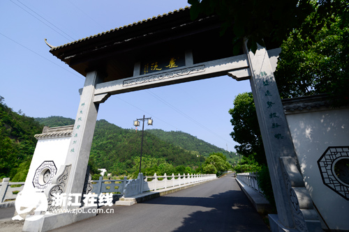 靠山吃山的新注解 富春江畔芦茨村家家办起农家乐