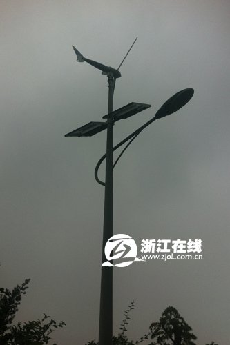 全国首个监测PM2.5的村庄 连路灯都用风光发电