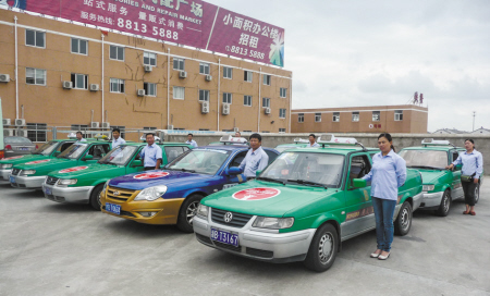宁波高考爱心直通车 考生有紧急求助招手即停