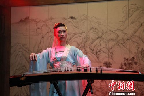 《<em>大片</em>》王宁<em>反串</em>骨感<em>女</em> 妖气十足-王宁,吴孟达