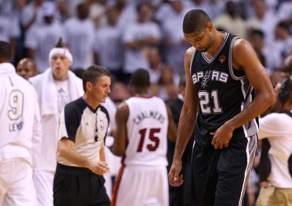 组图:马刺失冠军邓肯低头失落 老将已拼尽全力