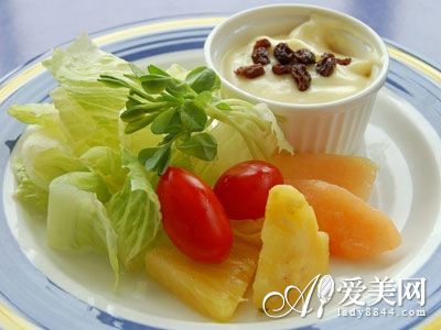 李湘瘦了60斤 3年减肥曲折路(组图)-吃水果,减