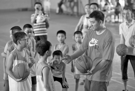 原八一男篮球星陈臣:培养孩子的篮球兴趣更重