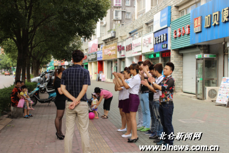 店门口又唱又跳大喊大叫,仅仅是开会?-美容院