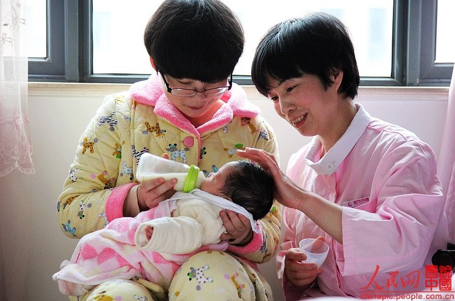 揭秘月薪8000元金牌月嫂服务-金牌,阿姨,产妇