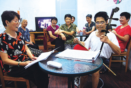 为老人提供纳凉服务 社区文化活动中心建 避暑