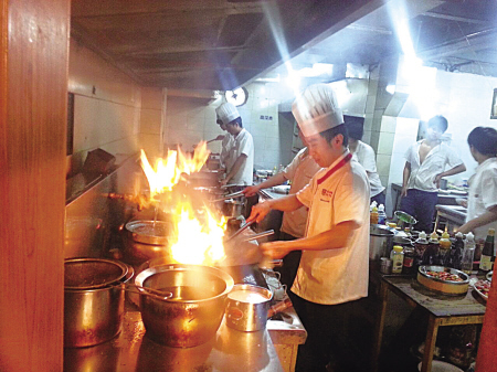 异常火爆 带火宁波的夜经济-营业额,大热天,夜
