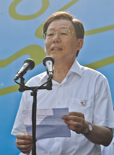 亚青实体火炬传递&ldquo;山水城林绿都线&rdquo;圆满结束