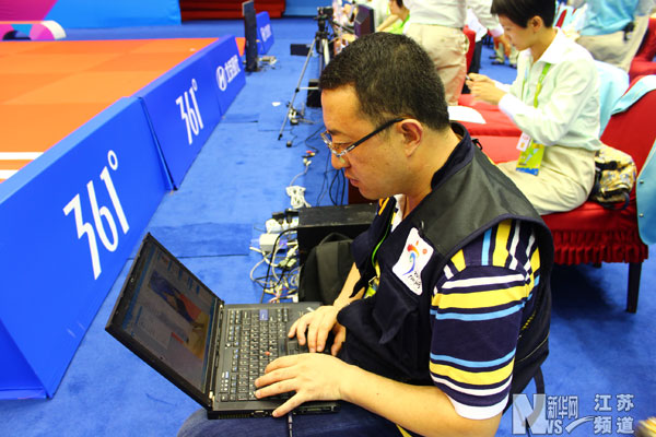 小青柠眼中新华社记者的一天