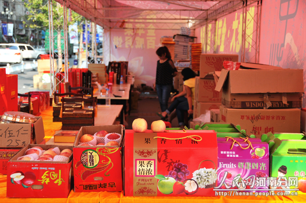 中秋节临近 郑州高档月饼销售收官之战遇冷