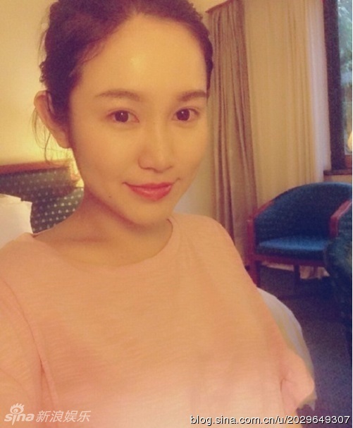 好声音那英组冠军<em>萱萱</em>美艳私照红唇性感-声音