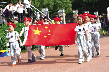 小小护旗手-彩虹幼儿园,护旗手