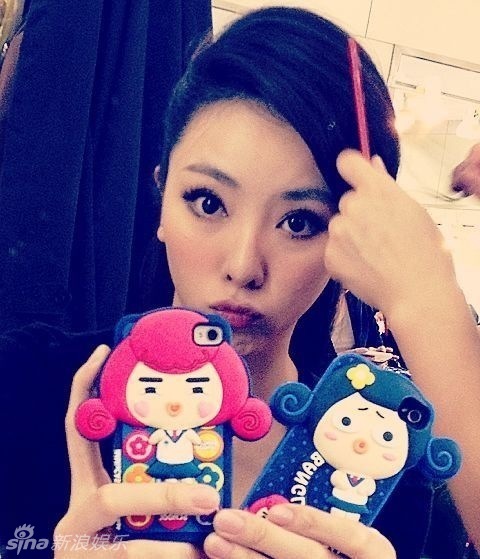 李思思生活照曝光 一改春晚范儿变萌少女-李思