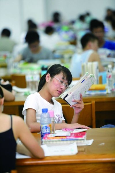 江苏高考英语改革存争议 专家称分数衡量才公