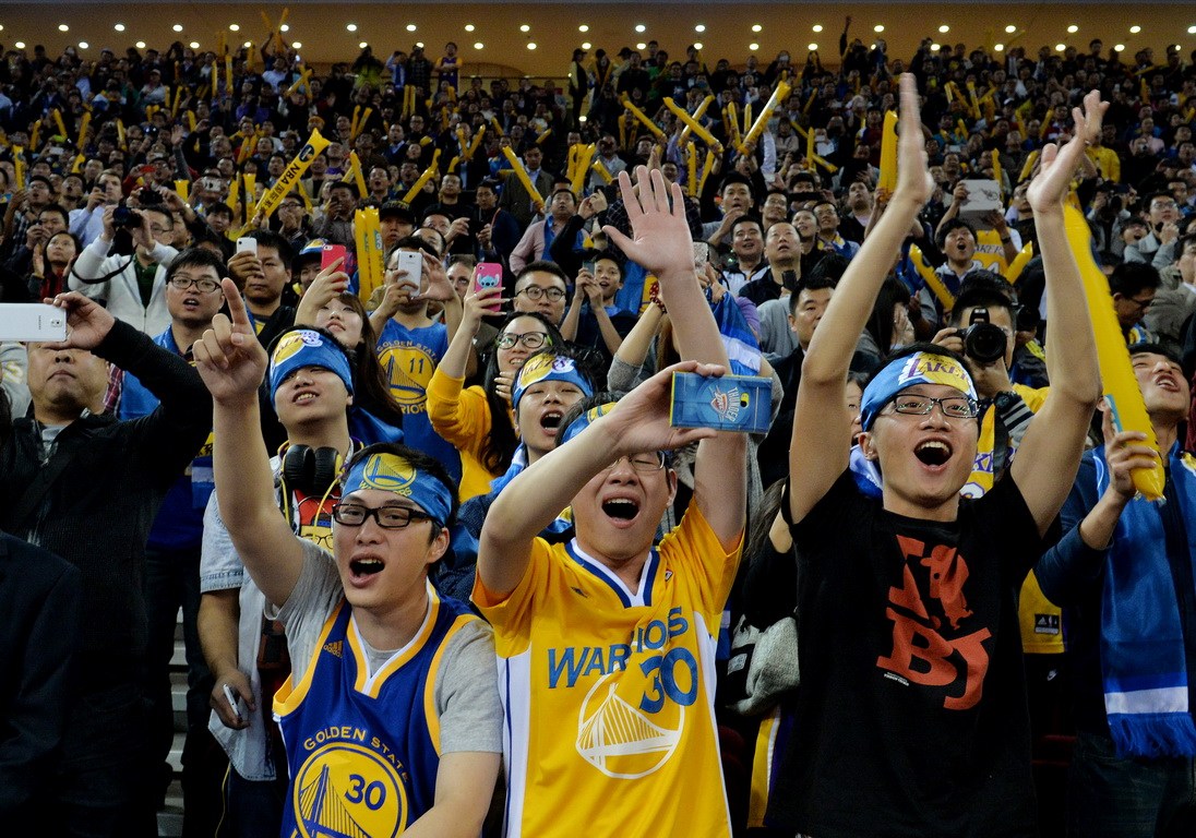 2018nba中国赛湖人图片