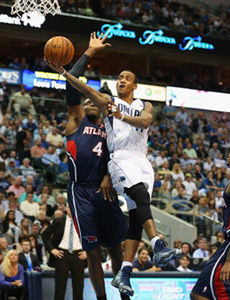 埃利斯32分小牛射落老鹰 邓肯仅3分马刺击退灰