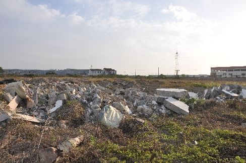 江苏东台开发区千亩土地被圈占 抛荒10余年-抛