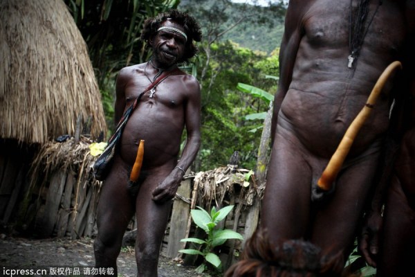 巴西原始部落 赤身超市母牙喂养野猪-原始部落
